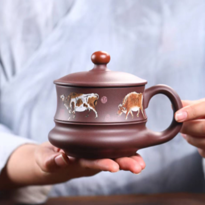 宜兴紫砂盖杯原矿紫泥五牛图紫砂茶杯450毫升