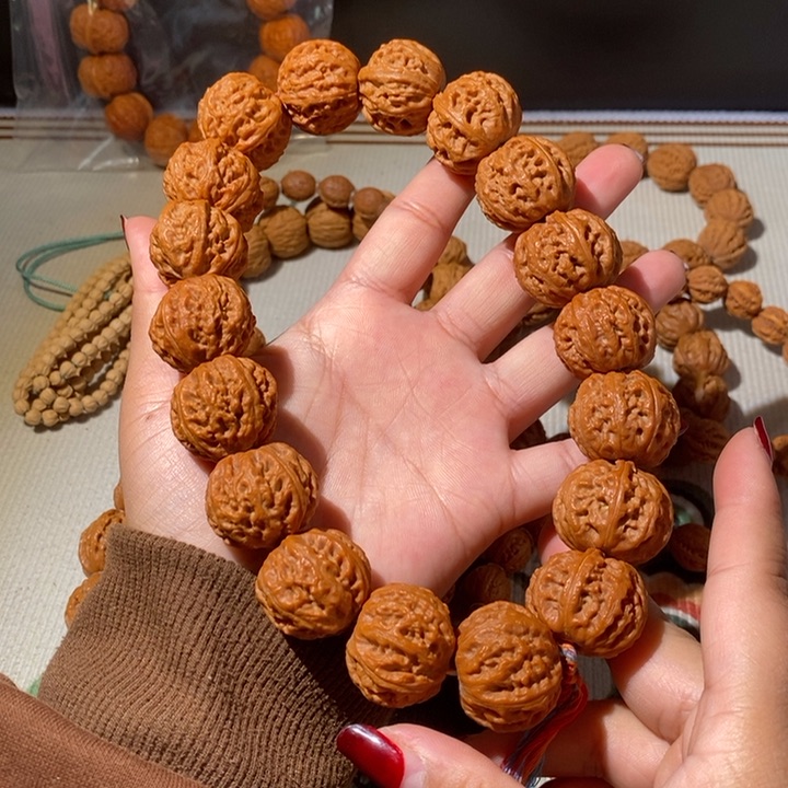 文玩核桃手串……30