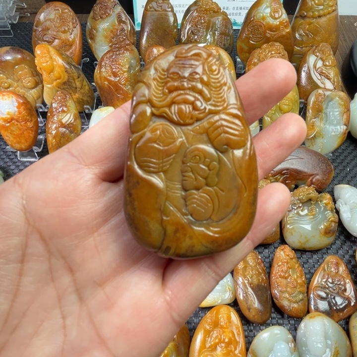 和田玉未镶嵌把件