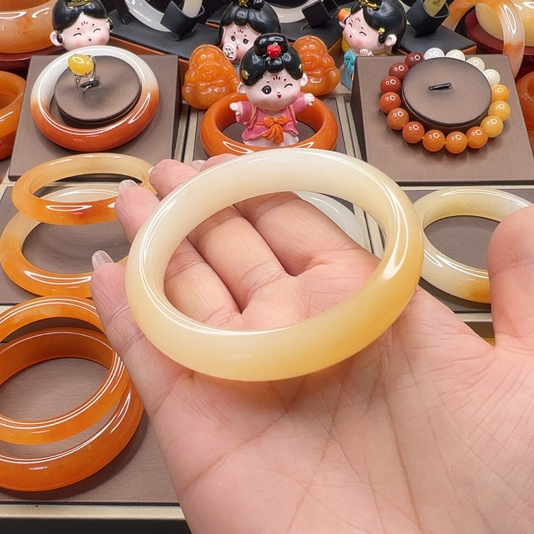 石英质玉（黄龙玉）未镶嵌手镯包容福利58