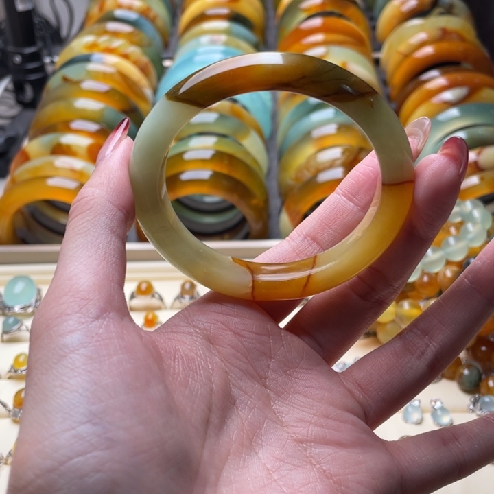 蛇纹石玉手镯未镶嵌54.55