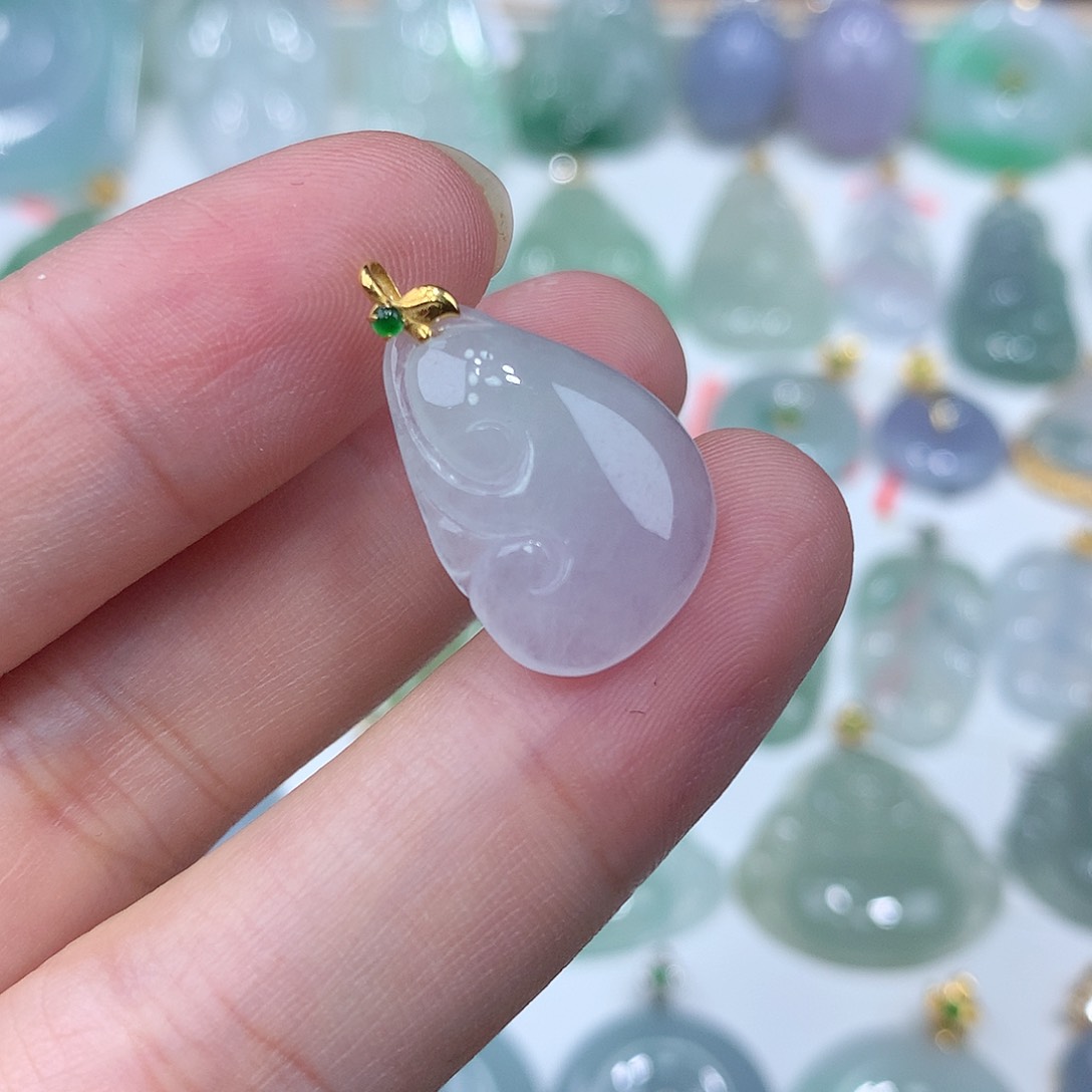 翡翠颈饰18K金镶嵌如意