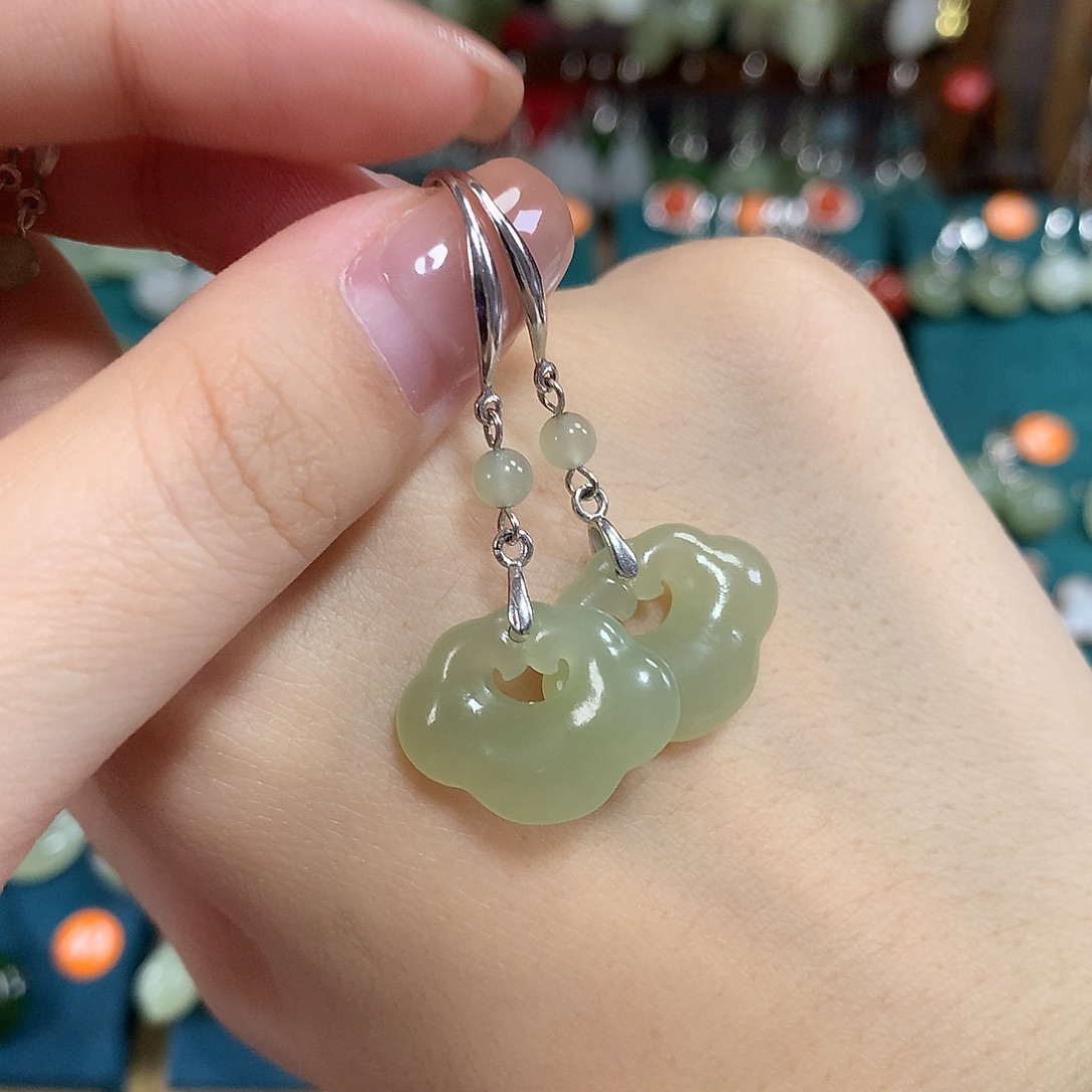 和田玉银S925镶嵌耳饰如意卡20左右