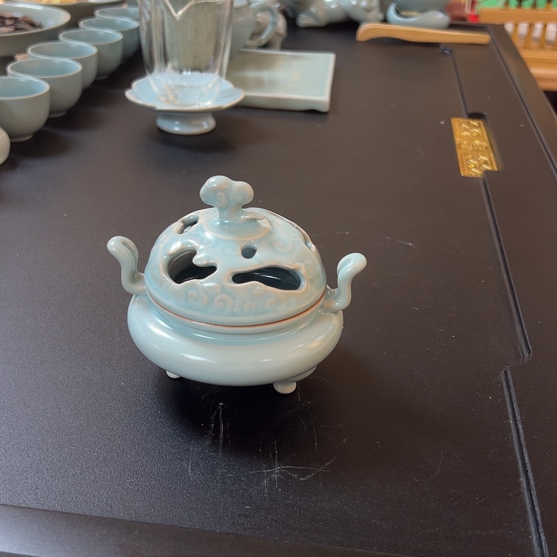 精品天青香炉。       