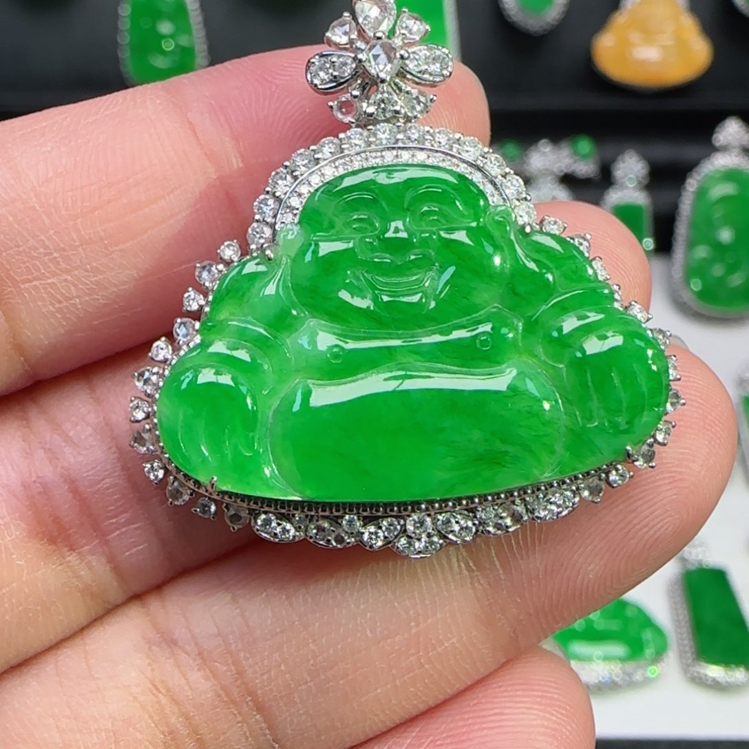 翡翠18K金镶嵌颈饰吊坠