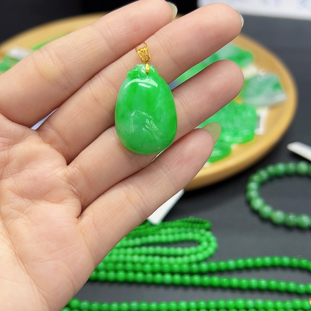 翡翠颈饰18K金镶嵌天然缅料A货一件