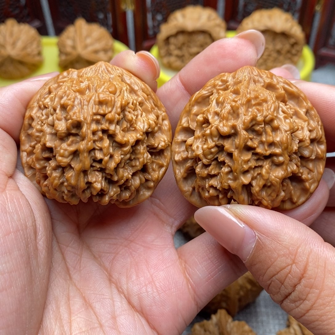 文玩核桃把件黑*蜜满天星45全