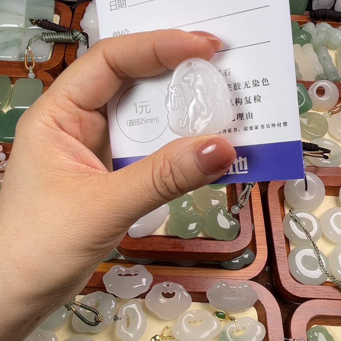 忙***爱石英质玉未镶嵌颈饰