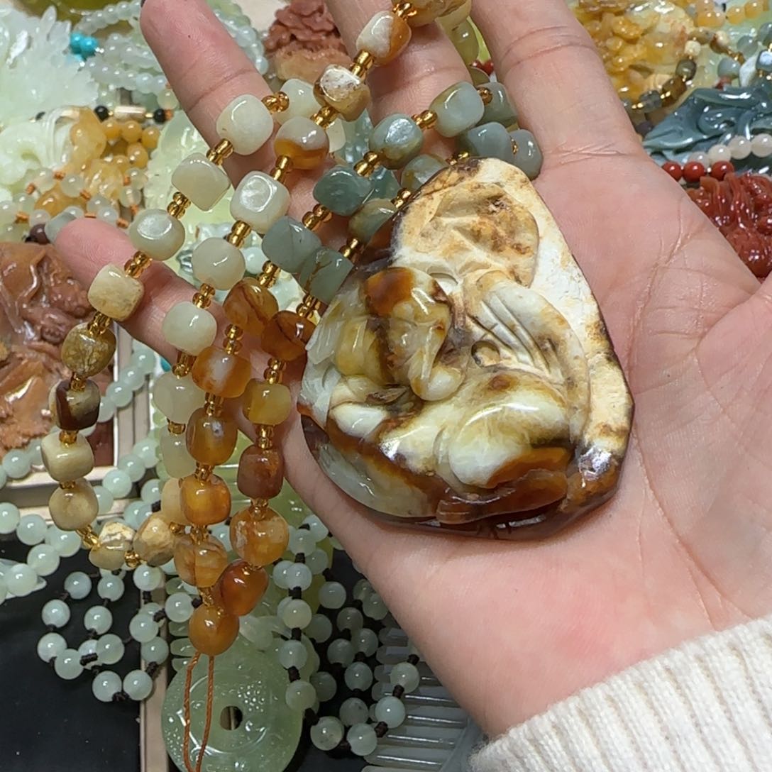 未镶嵌蛇纹石玉吊坠