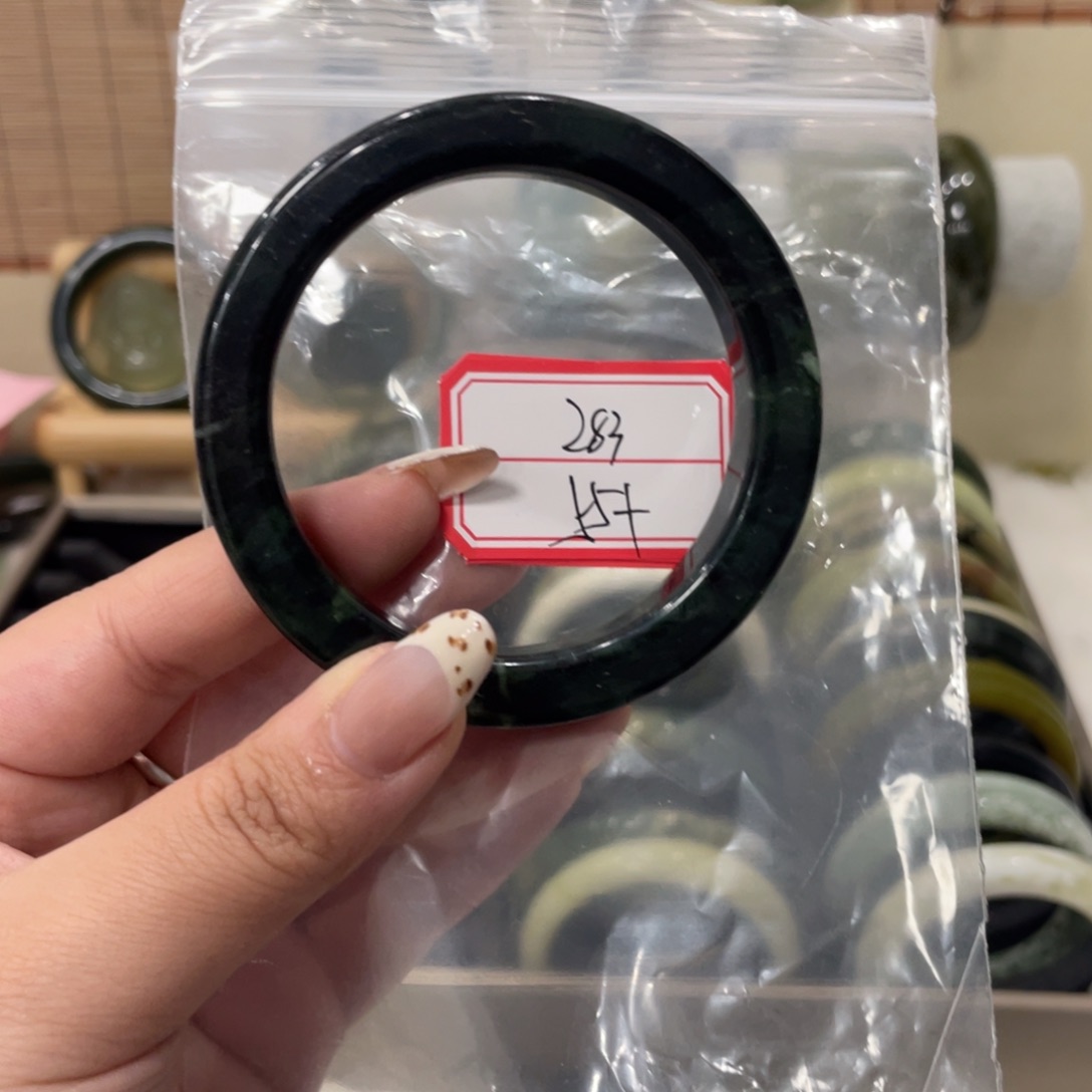 蛇纹石玉手镯未镶嵌