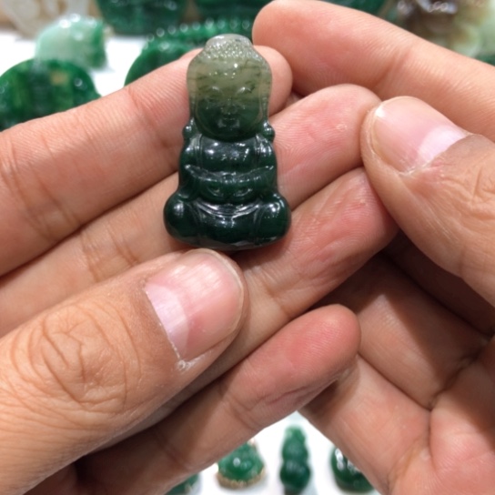 独山玉吊坠(不含链)未镶嵌宝宝佛