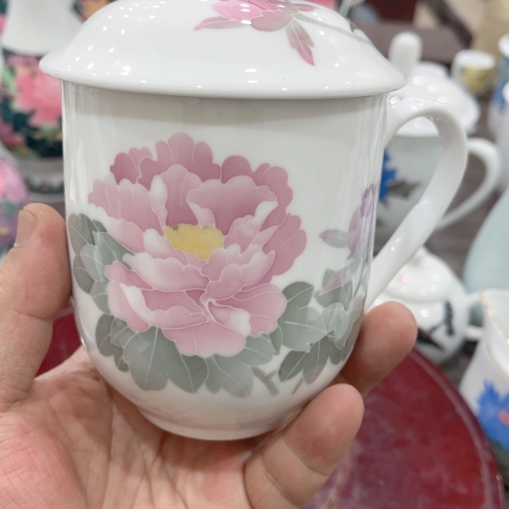 碟釉下五彩的瓷器和瓷器