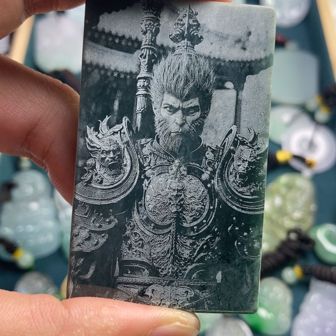 翡翠未镶嵌颈饰天命人