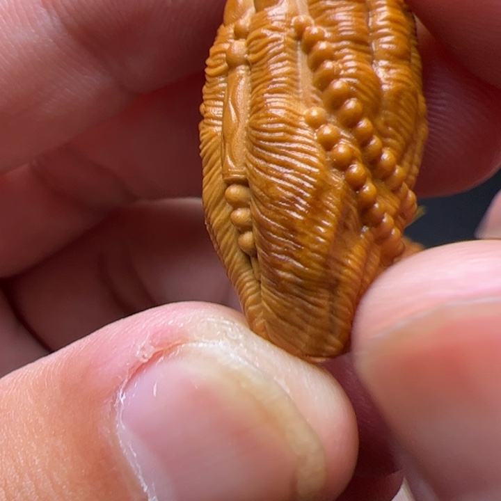 一***词猴头核桃吊坠卡罗拉