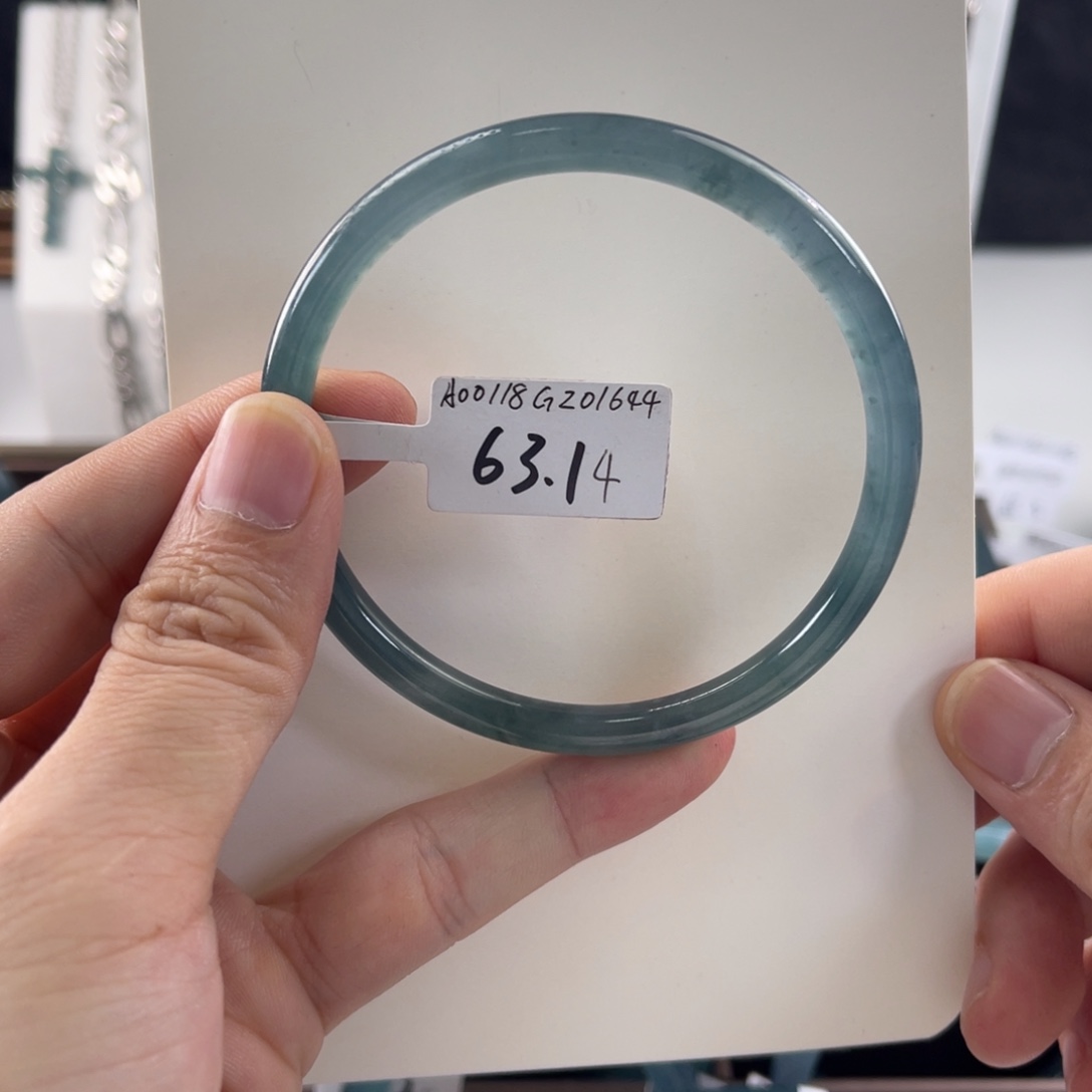 土***大翡翠未镶嵌手镯63.14