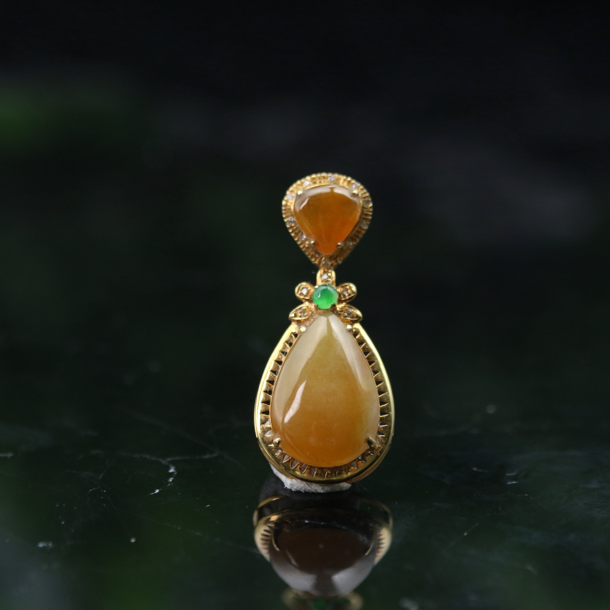 42天然缅甸翡翠A货18k黄翡水滴吊坠/800055/上海嘉禾拍卖