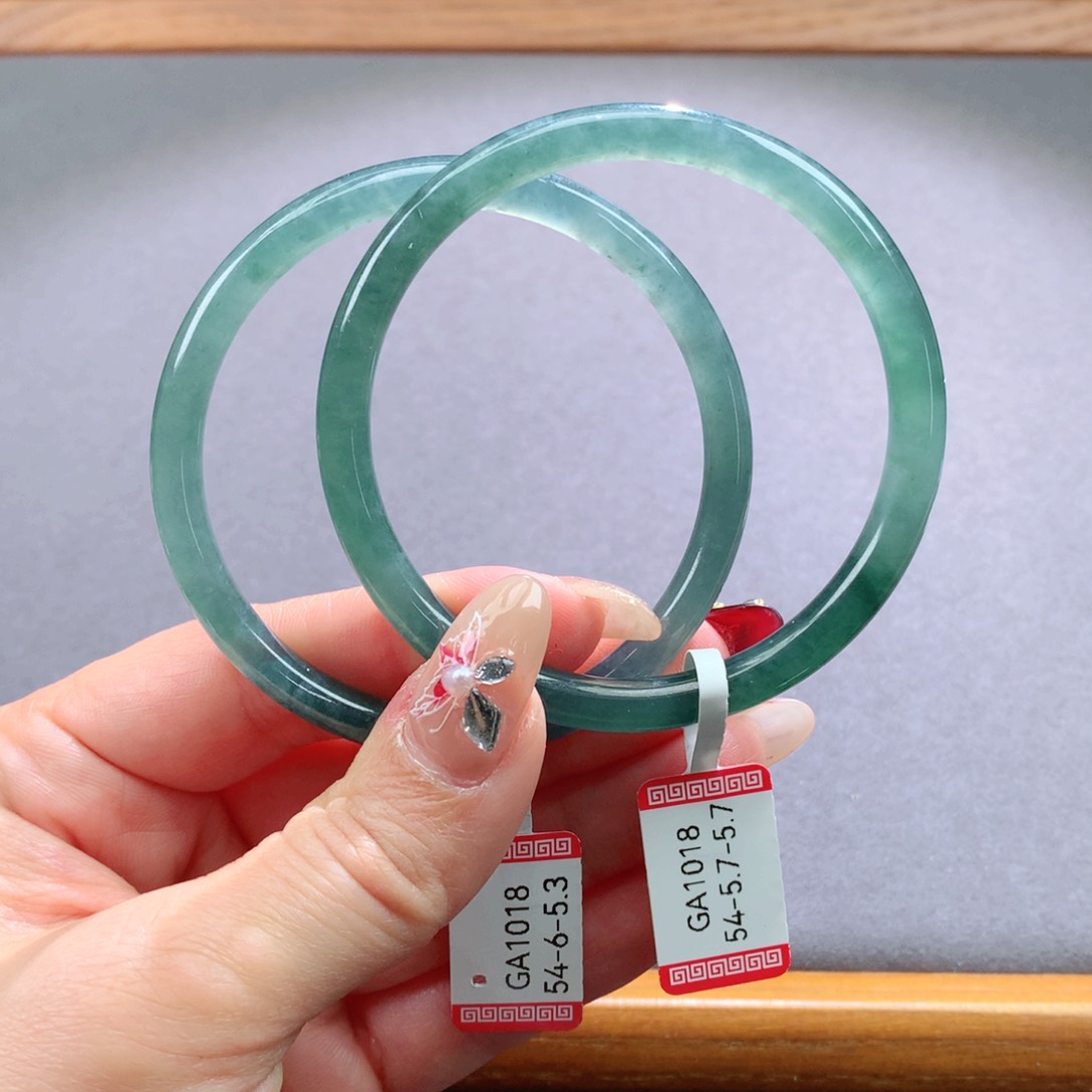 翡翠手镯未镶嵌天然翡翠手镯叮当镯