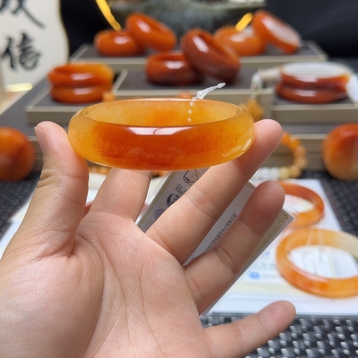 石英质玉（黄龙玉）未镶嵌手镯幸**满