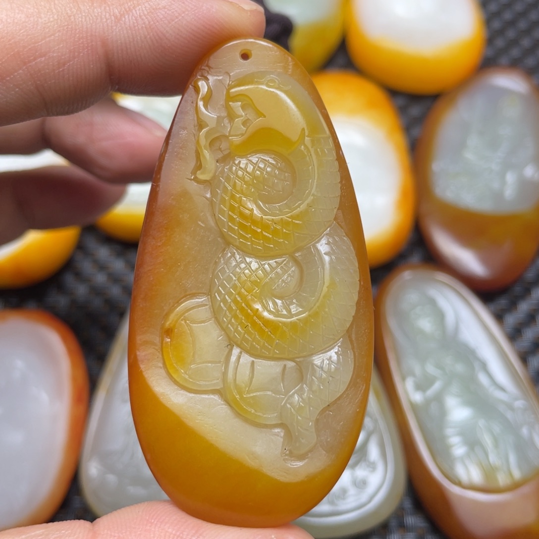 和田玉未镶嵌颈饰