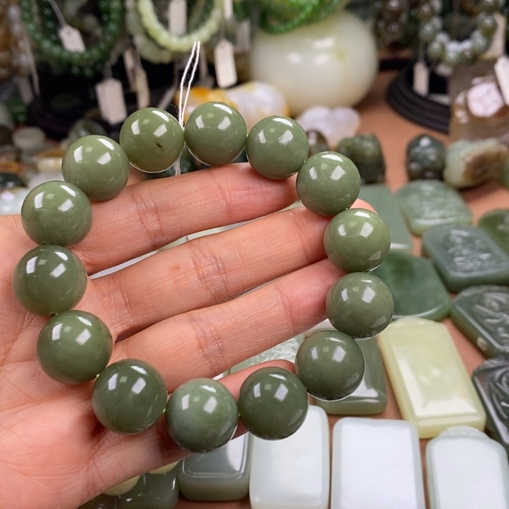 和田玉未镶嵌颈饰予