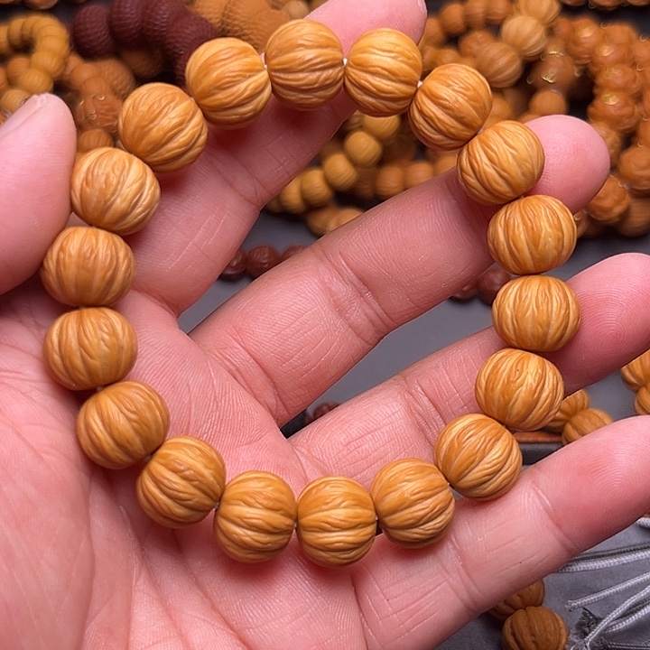 吊坠猴头核桃金丝12棱