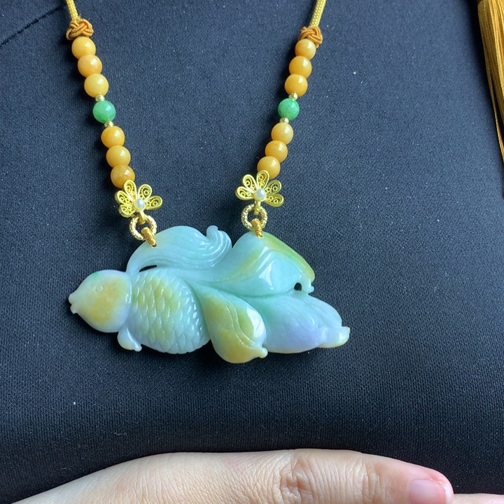 翡翠颈饰未镶嵌翡翠