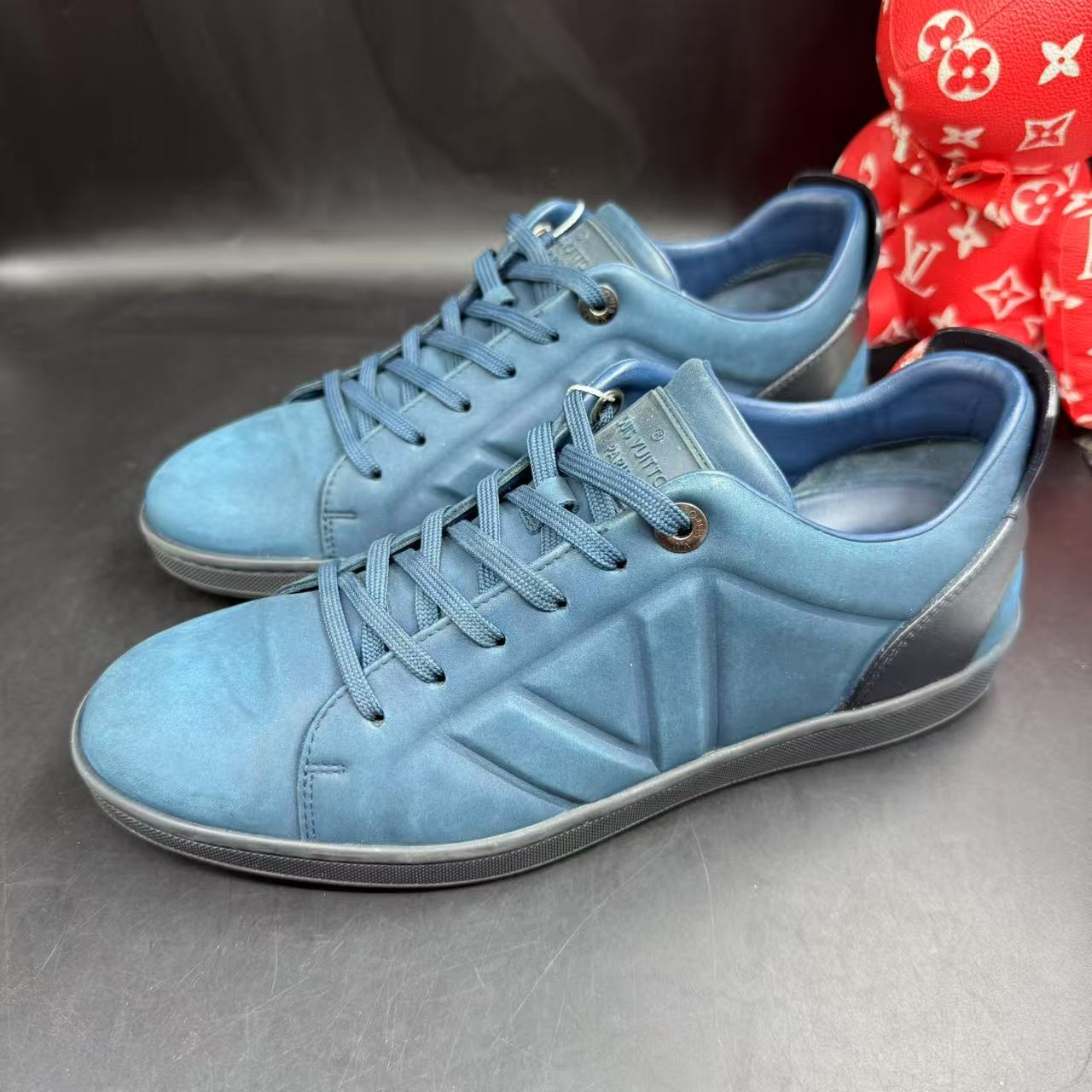 95新 LouisVuitton/路易威登 蓝色大V侧标板鞋39.5欧码 ddm2519