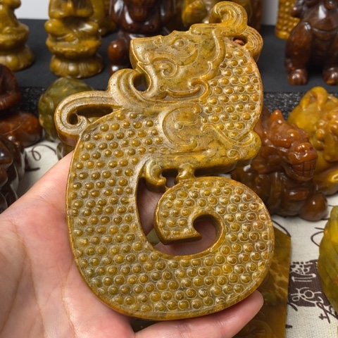 未镶嵌蛇纹石玉颈饰