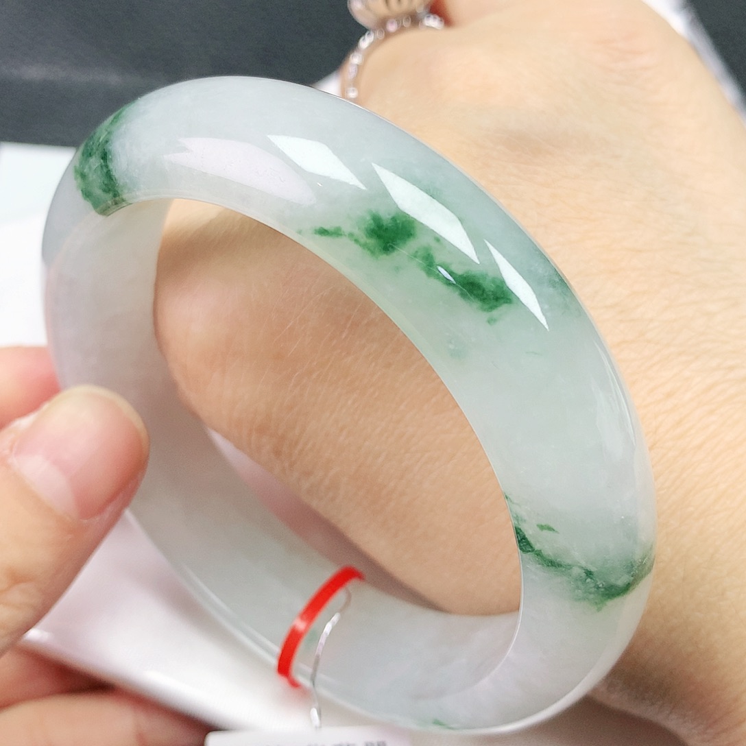 翡翠手镯未镶嵌59轮胎