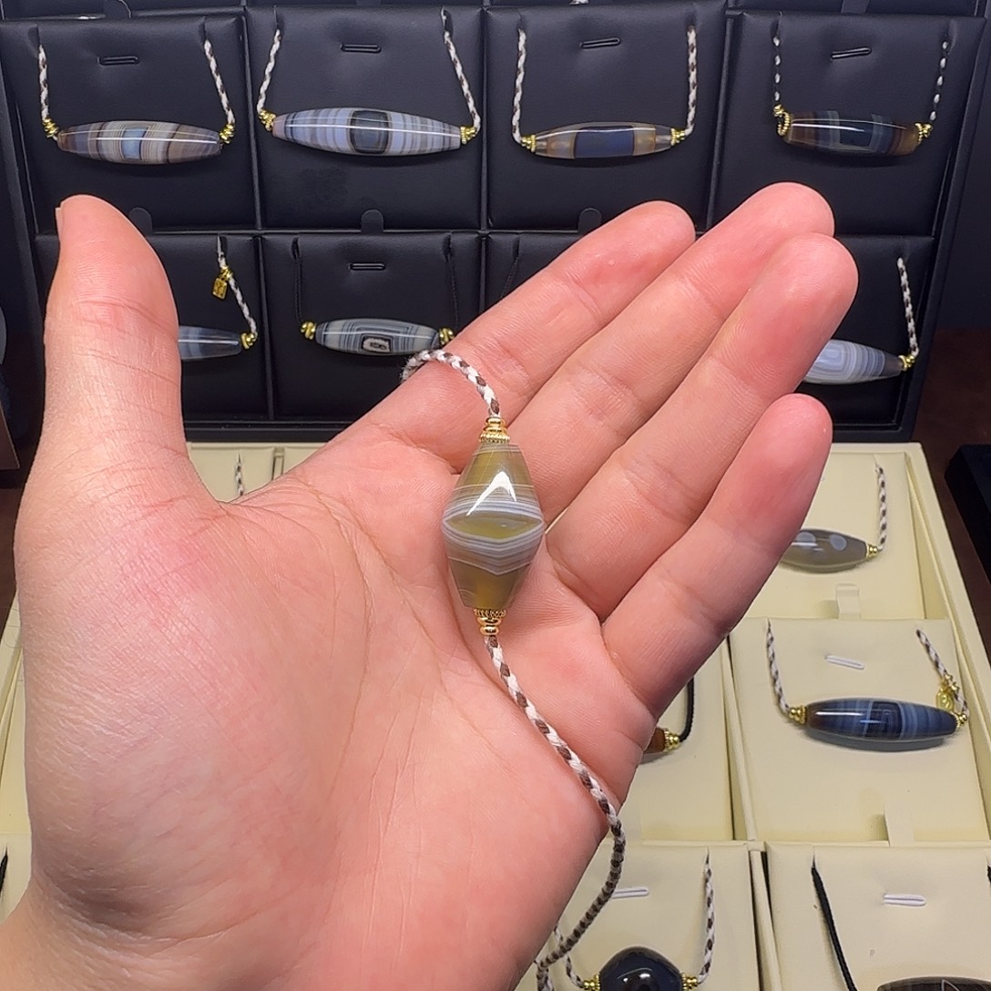 嘎***蛋玛瑙/玉髓未镶嵌颈饰