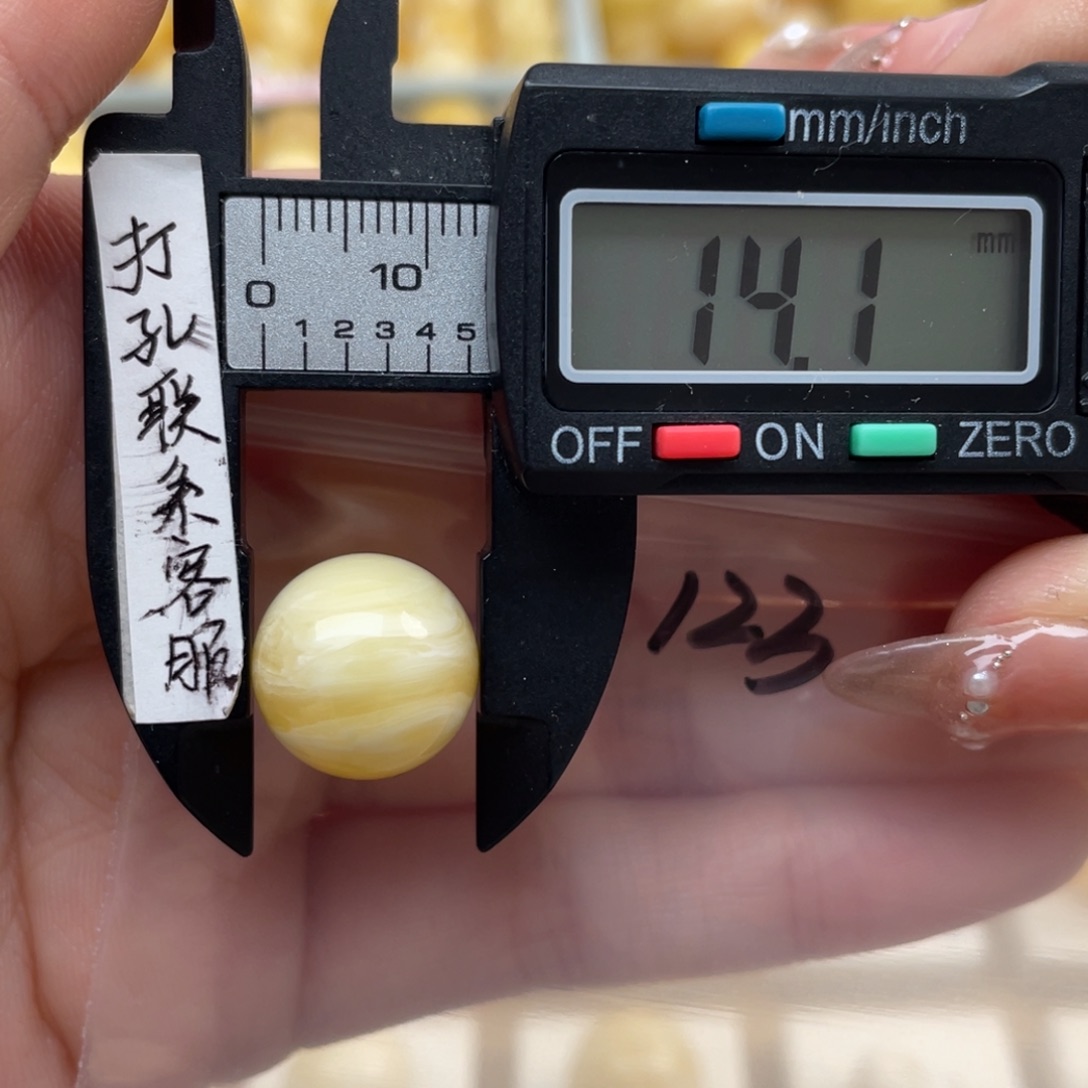 蜜蜡裸石未镶嵌李****）蜜蜡