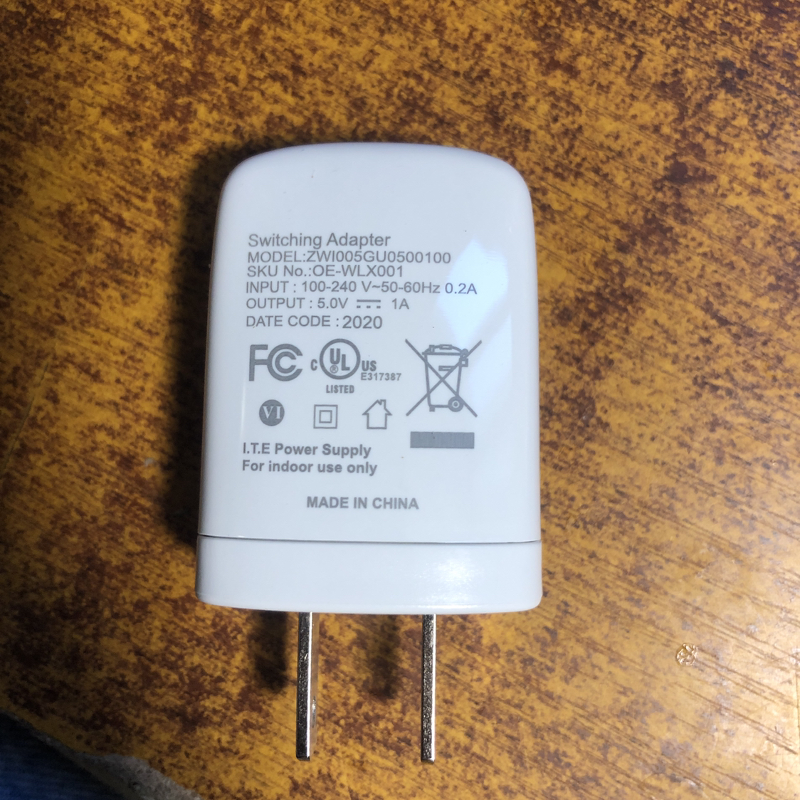 95新  耳机专用 5V1A充电头