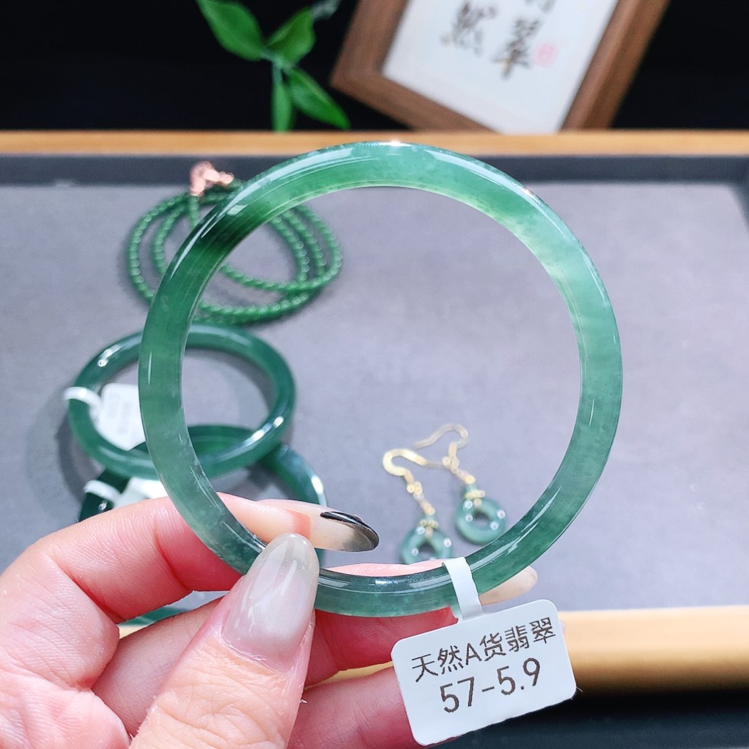 翡翠手镯（圆镯）未镶嵌