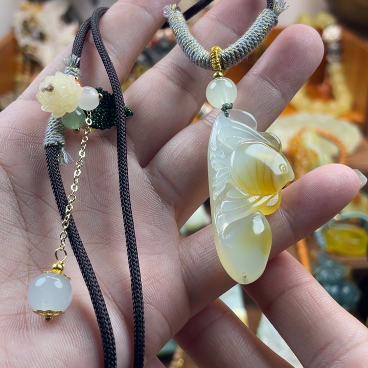 蛇纹石玉未镶嵌吊坠