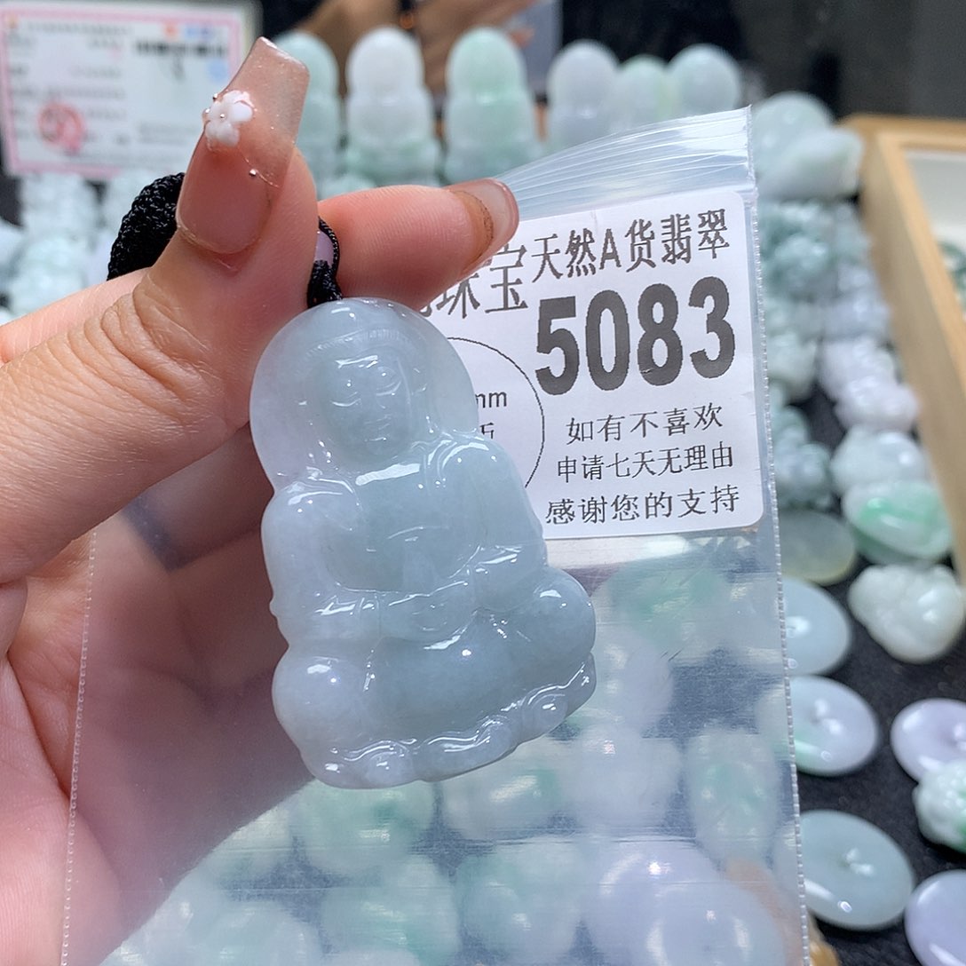 翡翠未镶嵌颈饰，