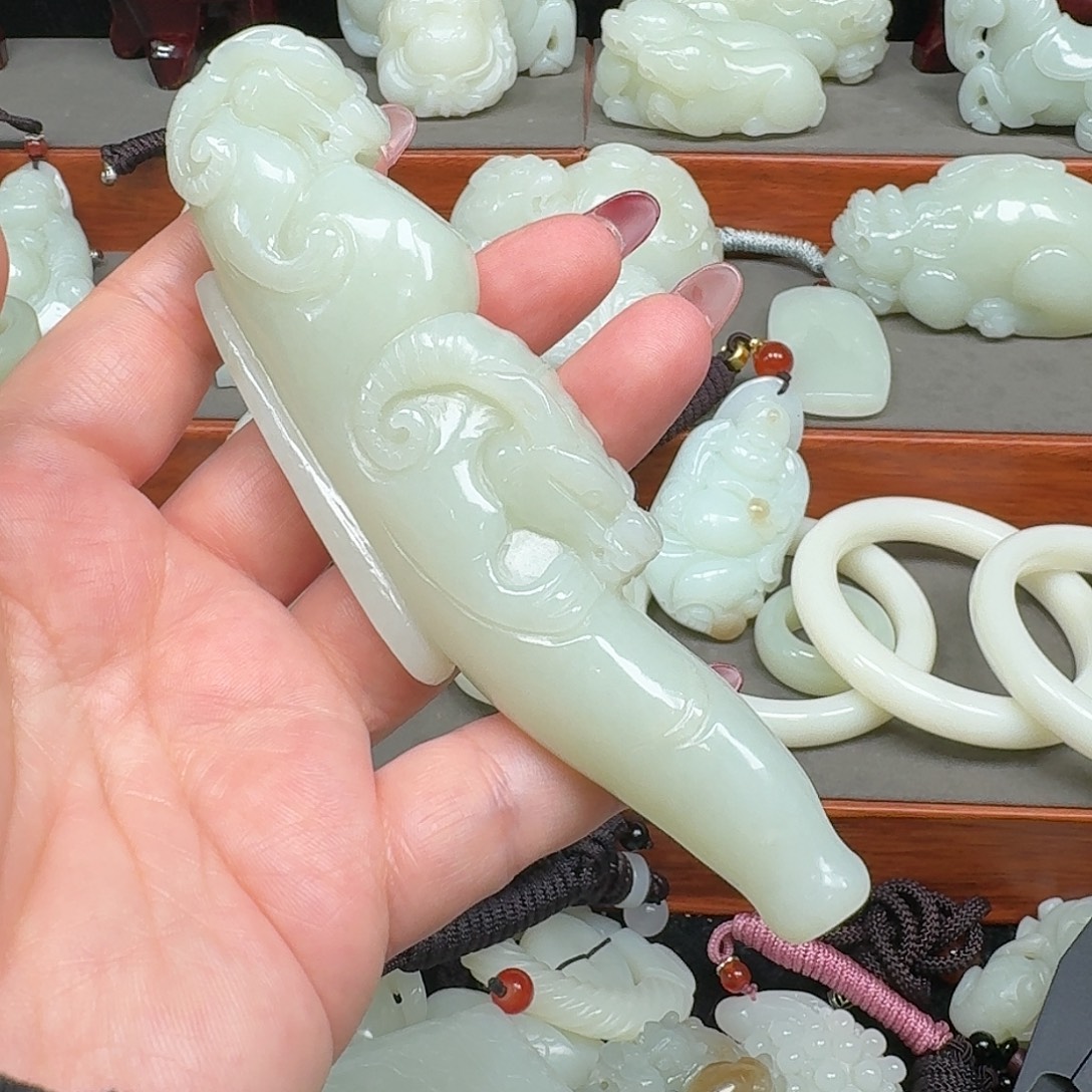 戏***文和田玉未镶嵌摆件