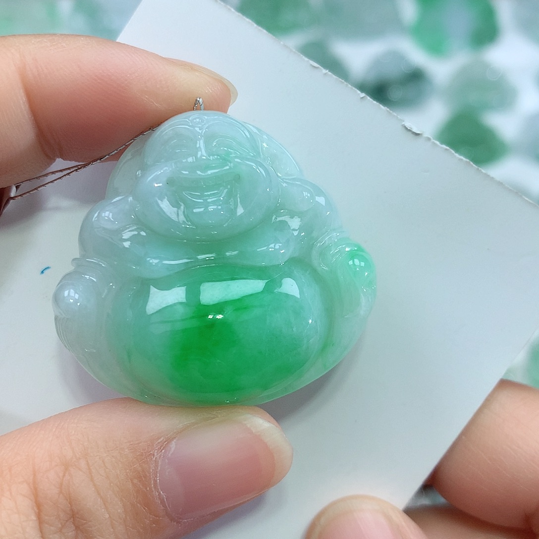 翡翠颈饰未镶嵌佛