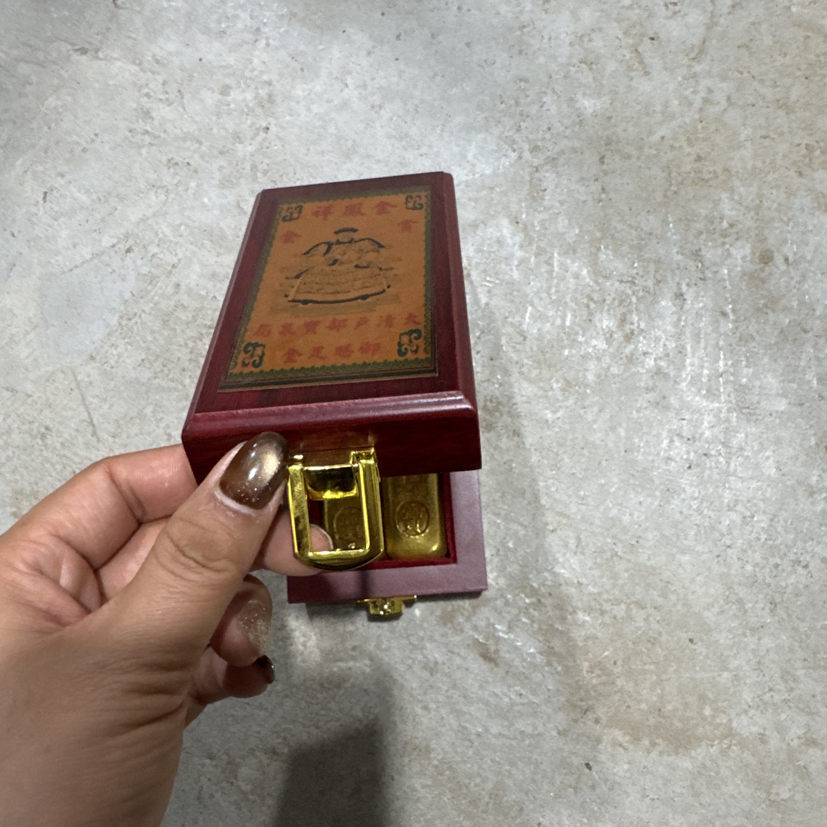 红色盒长条子赏一对摆件链接