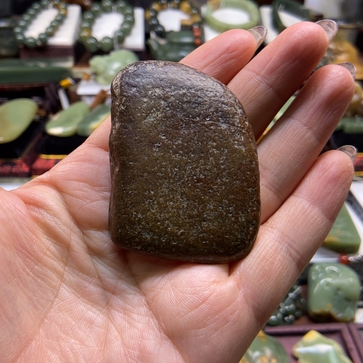 未镶嵌岫岩河磨玉（透闪石质玉）把件东*