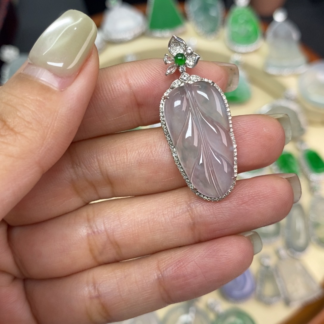 翡翠颈饰18K金镶嵌A货翡翠