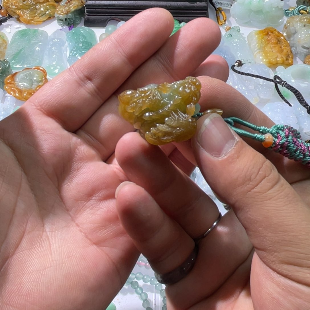 翡翠颈饰未镶嵌天然