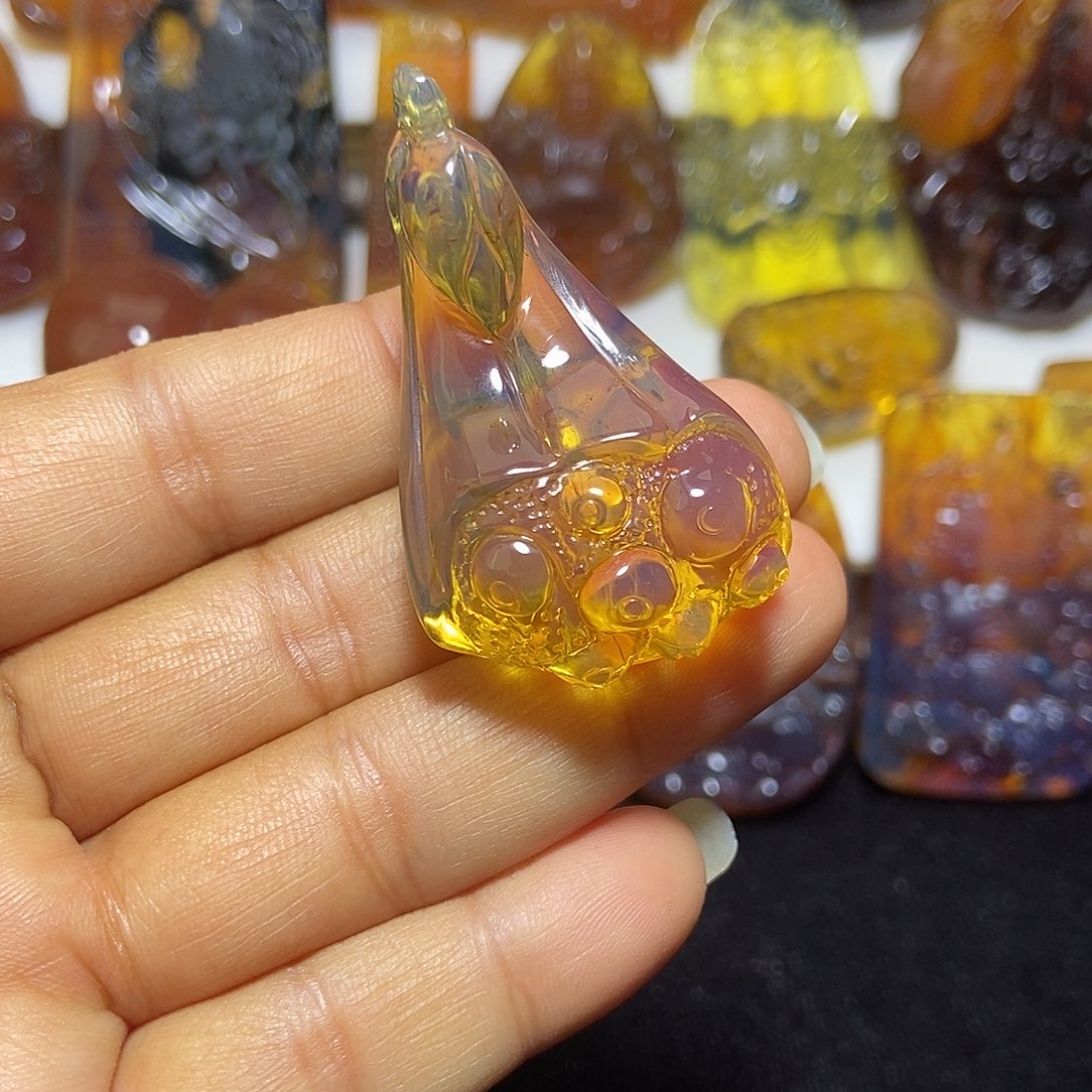 琥珀未镶嵌颈饰琥珀吊坠