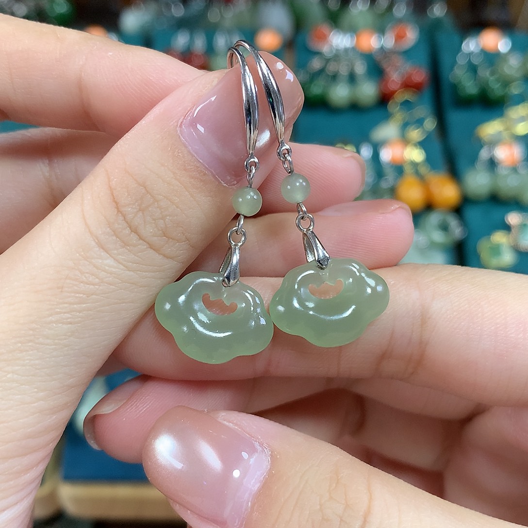 和田玉银S925镶嵌耳饰如意卡16左右