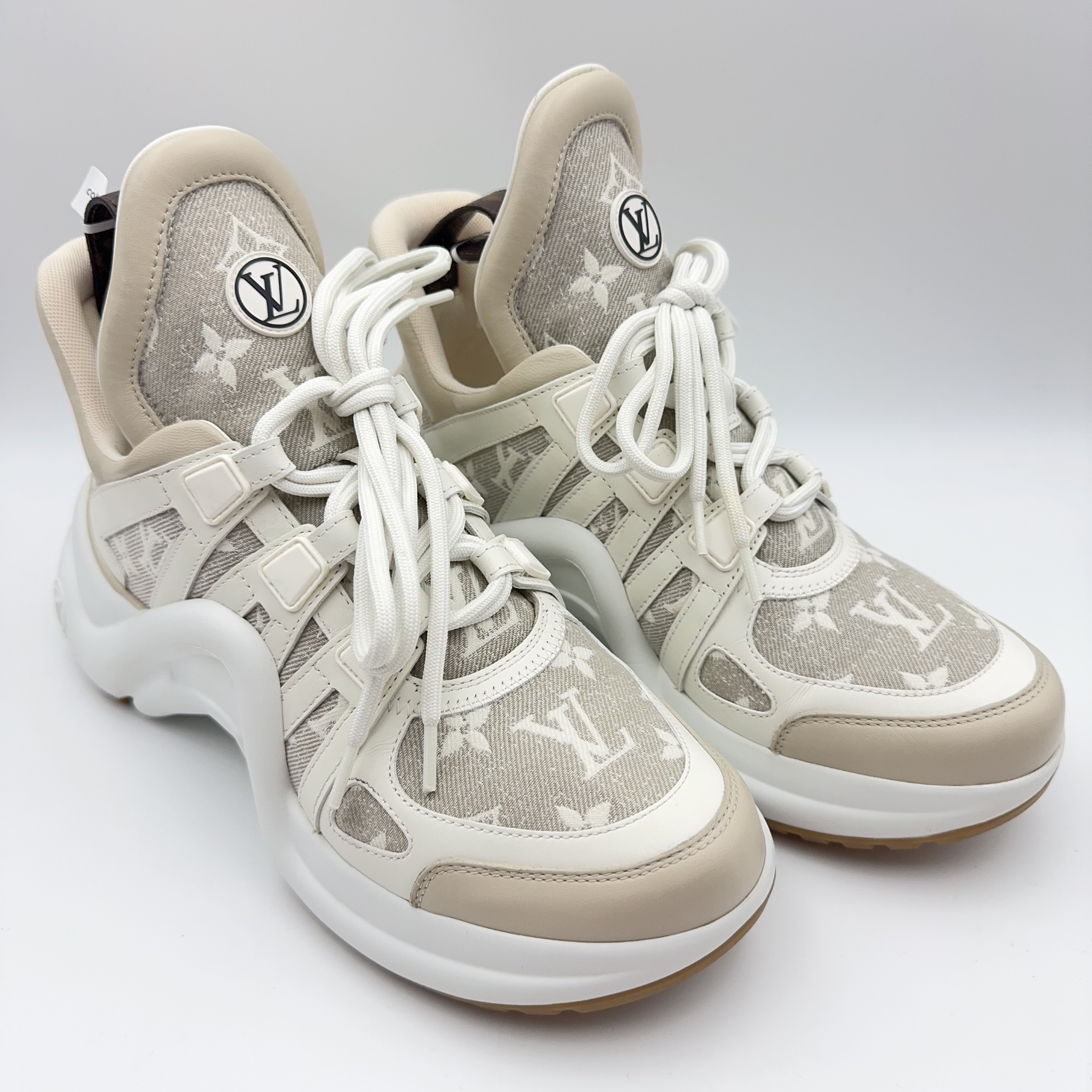 99新 LouisVuitton/路易威登 /37.5码/新款满印奶茶色拱桥老爹鞋