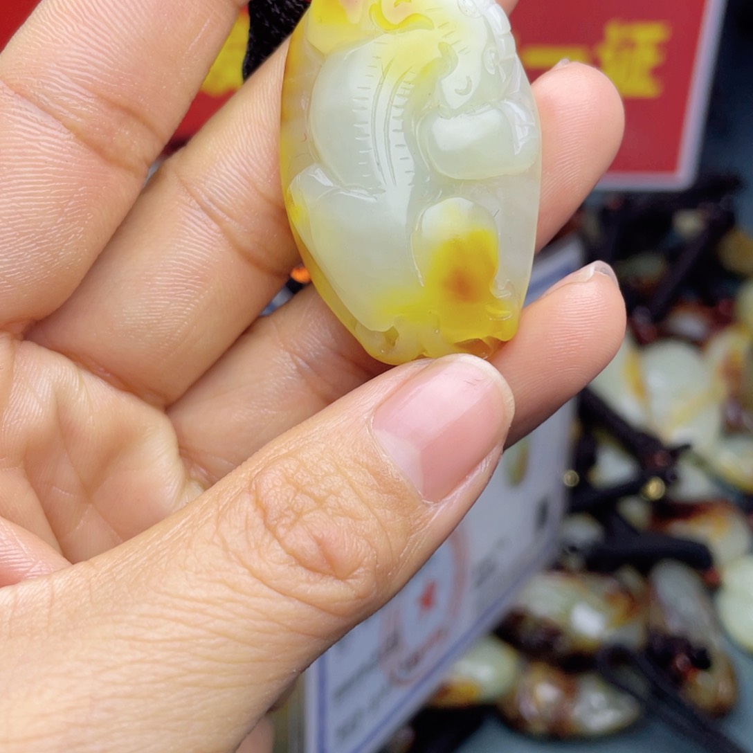 和田玉颈饰未镶嵌