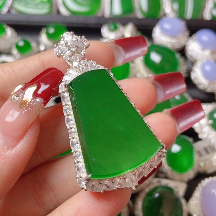 翡翠颈饰银S925镶嵌          