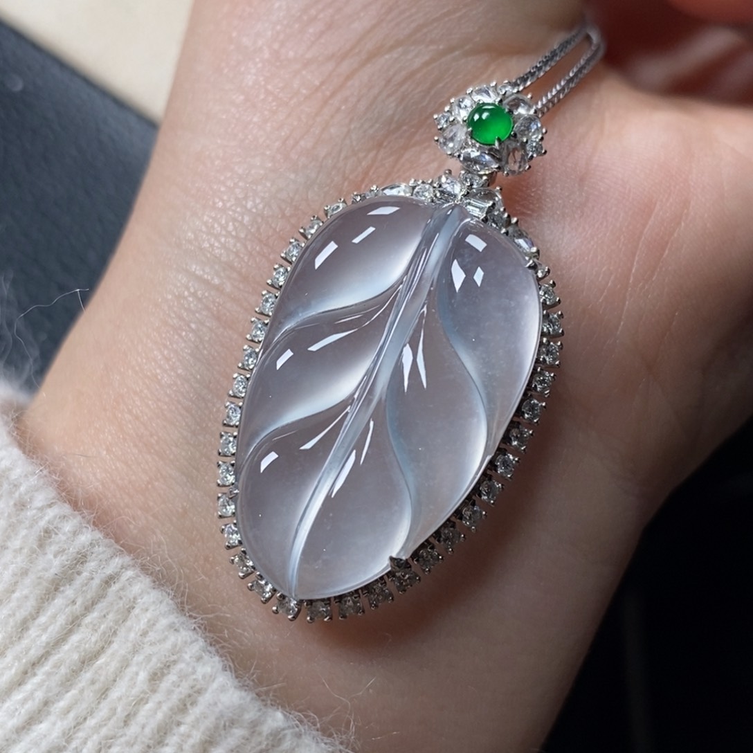 翡翠颈饰18K金镶嵌玻璃种莫西沙雪花棉起钢炸光金枝玉叶吊坠