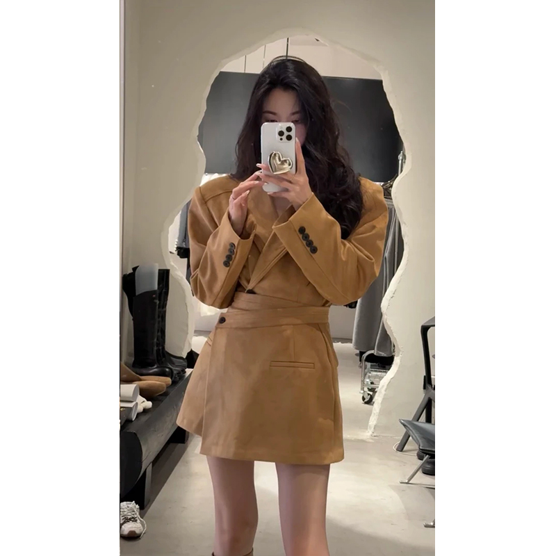 2025春季新款小众设计感法式复古棕色外套高级感气质富家千金穿搭