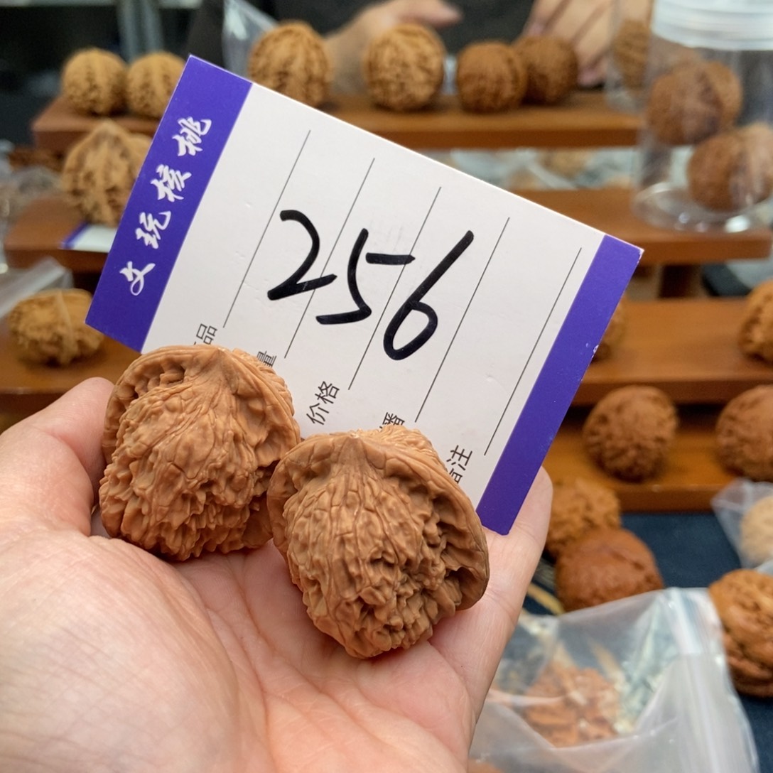 文玩核桃吊坠34红狮子