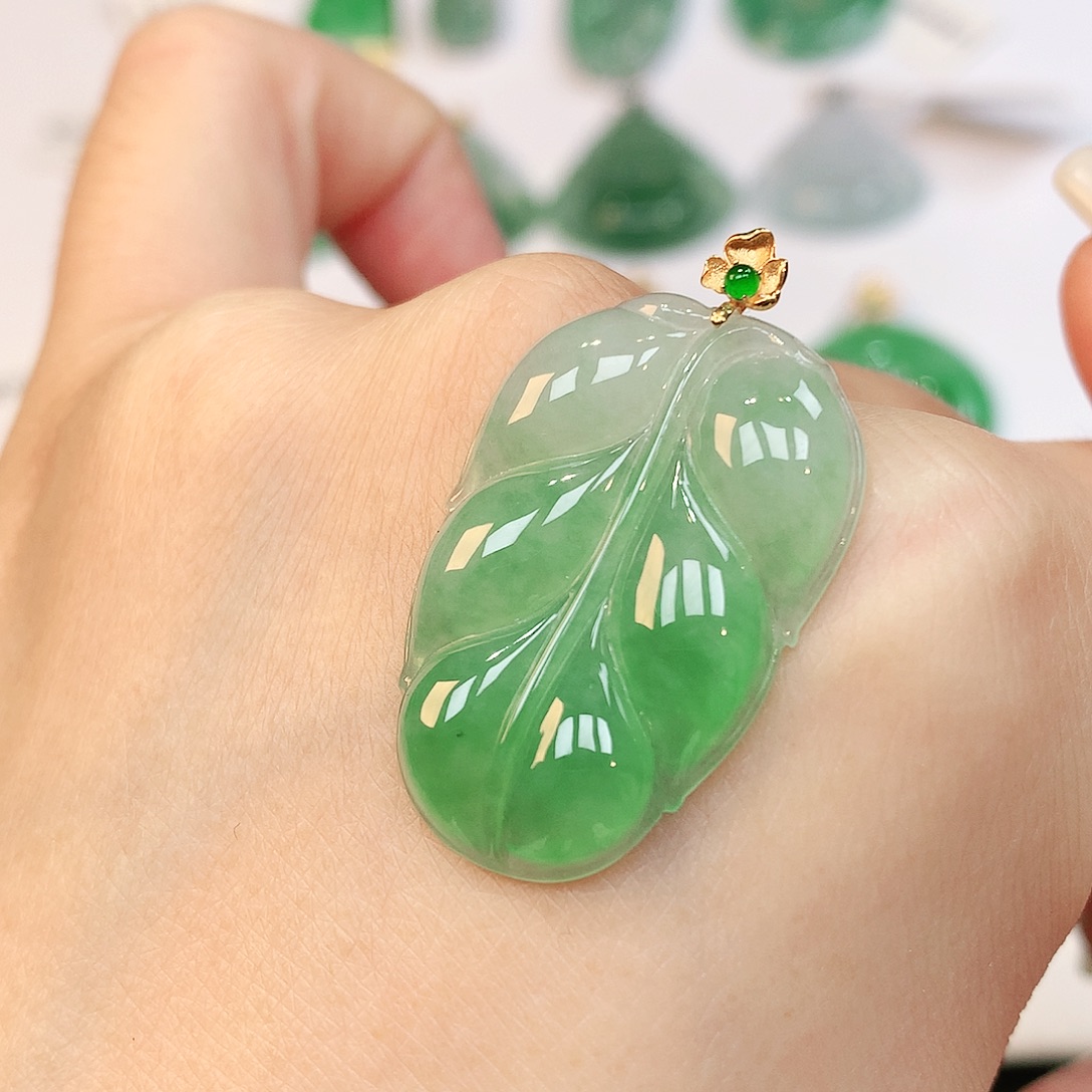 翡翠18K金镶嵌颈饰